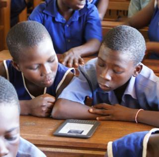 Les Éditions Dédicaces remettront leurs livres à l’organisation sans but lucratif Worldreader.org, pour l’Afrique francophone