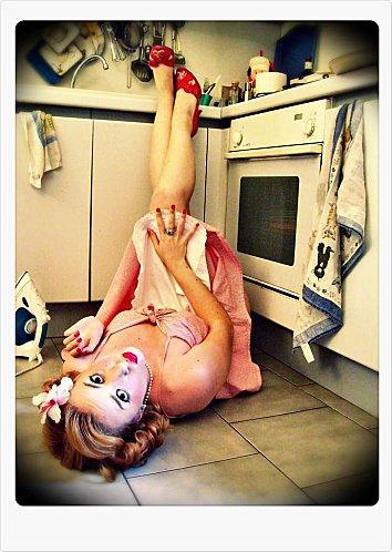 disperate_housewife_3_by_pin_up_on_the_road.jpg