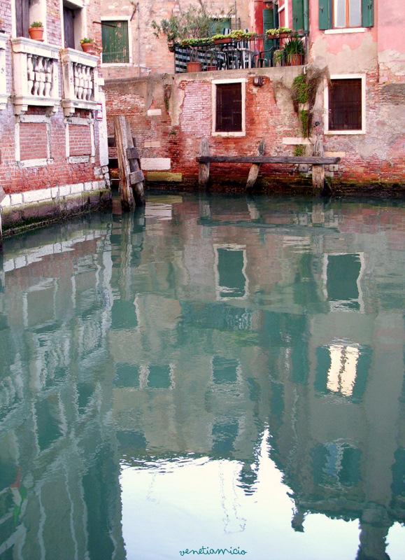 Sotopòrtego avec vue : couleurs de Venise