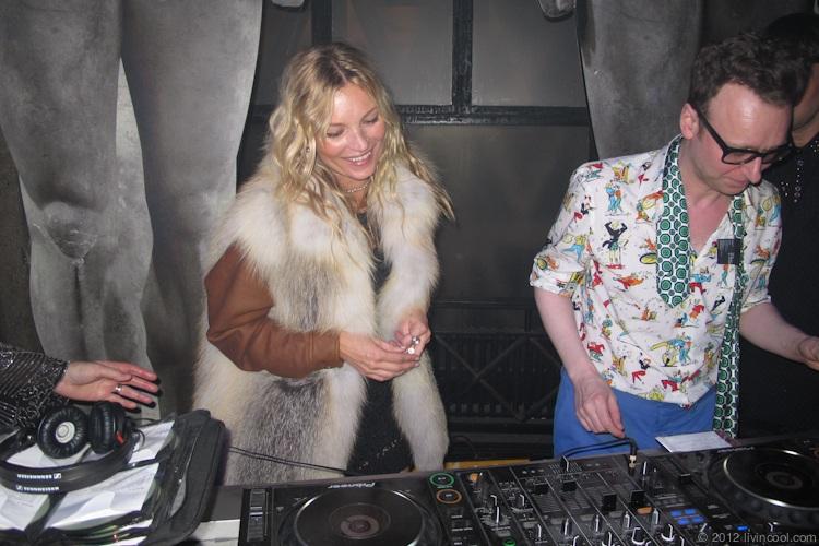 DJ Kate Moss pour 300 000 eur dans ton salon !