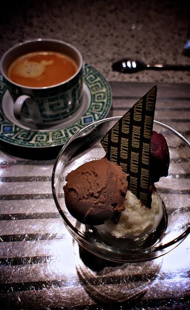 Ça y est ! C'est fait.... anteketborka.blogspot.com_macarons5