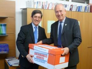 Remise de pétition à Charles de Courson