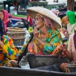 Femmes du marché de Lok Baintan (Banjarmasin, Kalimantan Sud, Indonésie)
