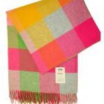 couverture-coloree-rose-carre-avocado