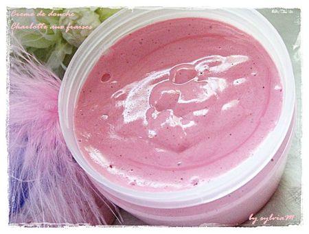 creme de douche charlotte aux fraises