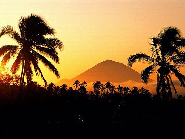Mount_Agung_Bali_Indonesia.jpg