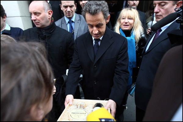 Nicolas Sarkozy se fait offrir un coffret gastronomique radioactif