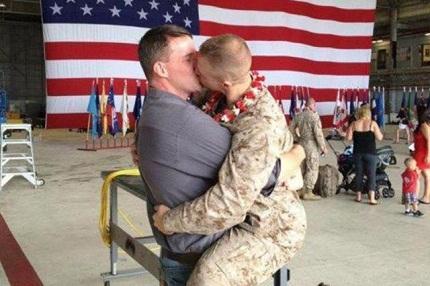 La photo de militaires homosexuels américains qui fait le buzz