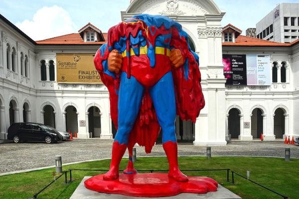 noonecansaveus01 600x400 Superman a fondu devant le Singapore Art Museum