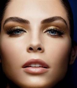 Des sourcils parfaits pour un regard sublimé… Ou comment bien s’épiler les sourcils!