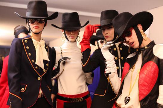 Saskia Lawaks s'est glissée dans les coulisses du défilé Moschino automne-hiver 2012-2013 à Milan. Reportage.
