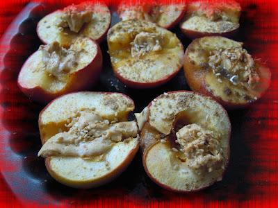 Pommes au four,IG bas,farcies à la purée d'amandes, sirop d'agave