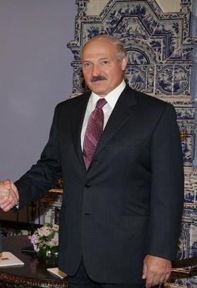 Lukaschenko: Mieux vaut être dictateur que pédé!