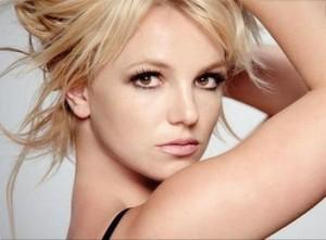 419513 10150677980428234 39677118233 9285611 349789787 n 300x221 Nouveau message de Britney sur Facebook