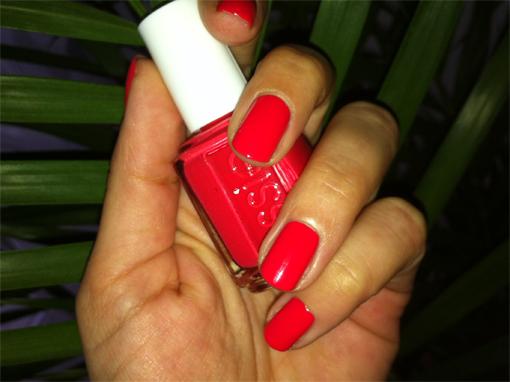 Essie m’emmène en voyage au printemps 2012 avec Navigate her… Et c’est Olé Caliente !!