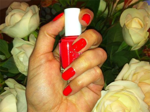 Essie m’emmène en voyage au printemps 2012 avec Navigate her… Et c’est Olé Caliente !!