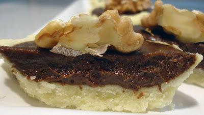 Tartelettes au chocolat noir et aux noix