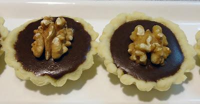 Tartelettes au chocolat noir et aux noix