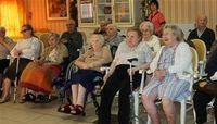 Les-residents-de-la-maison-de-retraite-ont-apprecie-ce-spectacle-photos-r-v-(clp)
