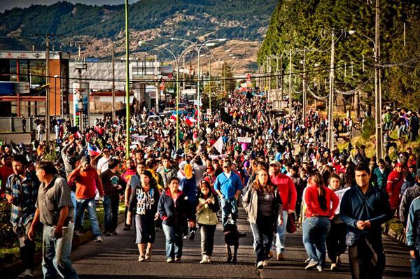 A Aysén, la population est dans la rue. Isolée du reste du pays, elle ne veut plus payer au prix fort sa situation géographique (photo DR Flickr González LLaguno)