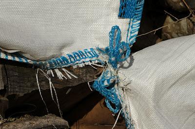 Tas de bois et filaments