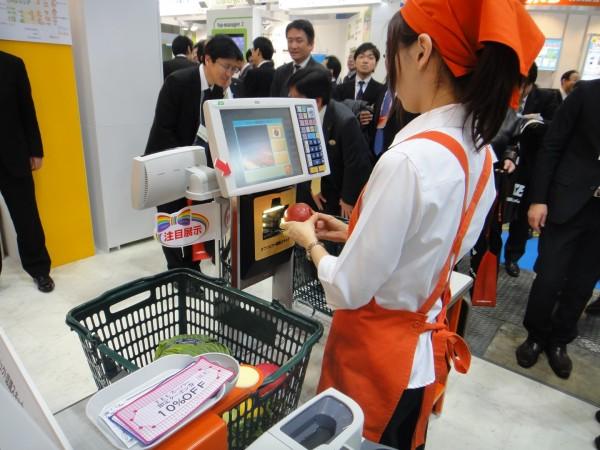 toshiba scranner01 600x450 Supermarché : un nouveau scanner rend les code barres obsolètes