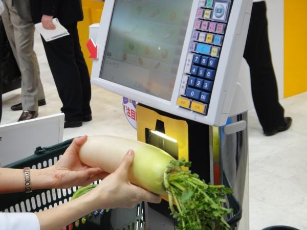 toshiba scranner02 600x450 Supermarché : un nouveau scanner rend les code barres obsolètes