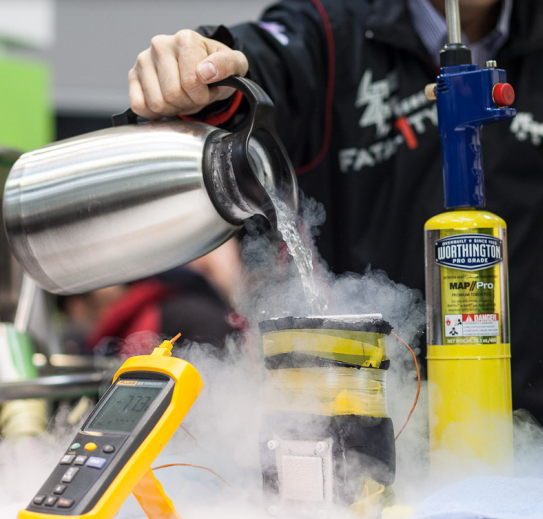 42 Azote liquide et Overclocking sinvitent au CeBIT 2012