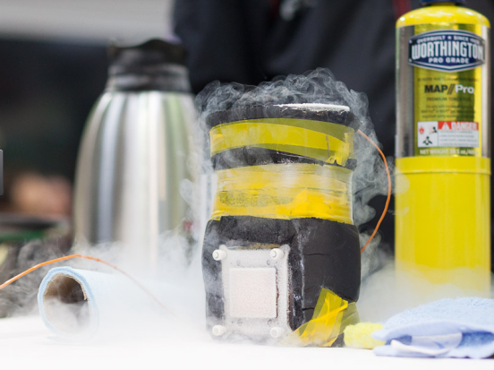 32 Azote liquide et Overclocking sinvitent au CeBIT 2012