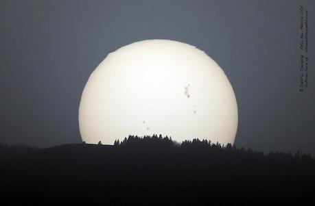 Gigantesque tache solaire AR 1429 visible à la surface du Soleil - Photo de David Tremblay