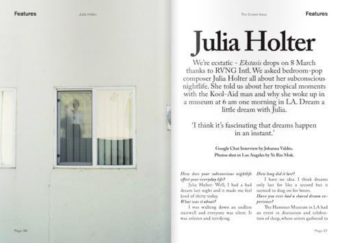 Pour en savoir un peu plus sur cette fameuse Julia Holter,...