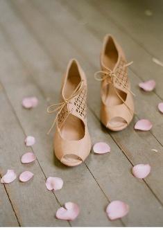 Un vestiaire pastel romantique avec Ruche