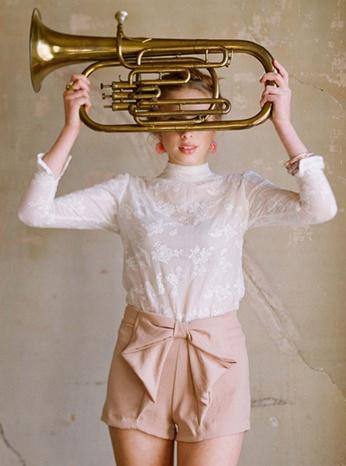 Un vestiaire pastel romantique avec Ruche