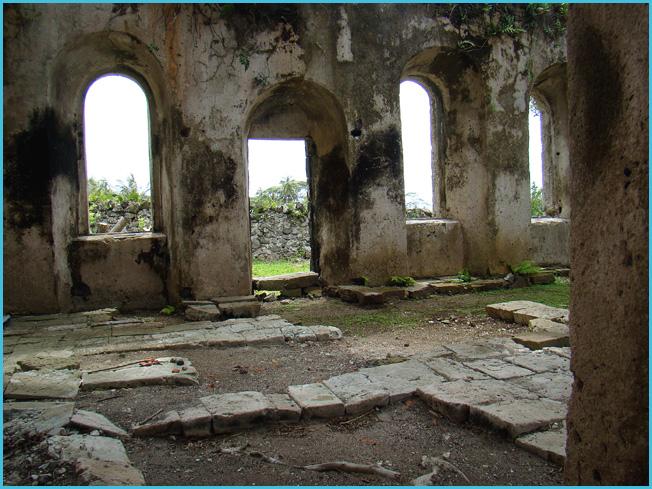 ROURU L EGLISE Voyage aux Gambier 5 : Rouru