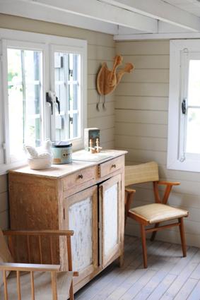 Une cabane d’hôtes tout en bois sur le thème de la poule