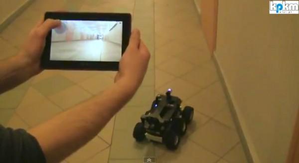 Un robot buggy contrôlé par un BlackBerry PlayBook
