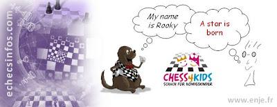 Une Rooky star enseigne le jeu d'échecs