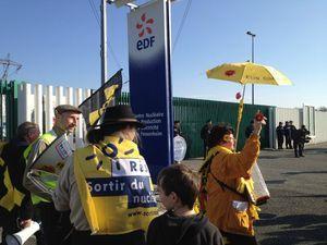 Des milliers pour dire #stopfessenheim devant la centrale #nucleaire de #fessenheim IMG_5882