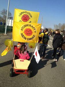 Des milliers pour dire #stopfessenheim devant la centrale #nucleaire de #fessenheim IMG_5890