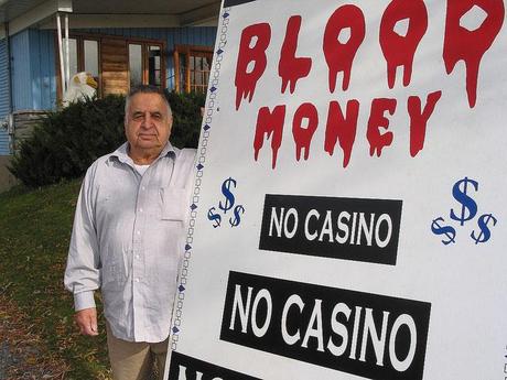 Sonny Joe Cross, lutte contre l'implantation d'un casino à  Kahnawake