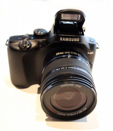 1066a936d8ff81877c70b89533468ce5 469x540 Le Samsung NX20 leaké