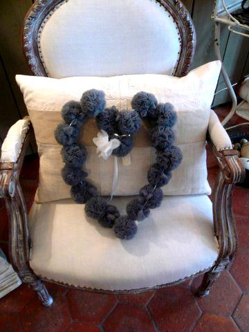 pompons oscar et lila chez l'armoire de camille