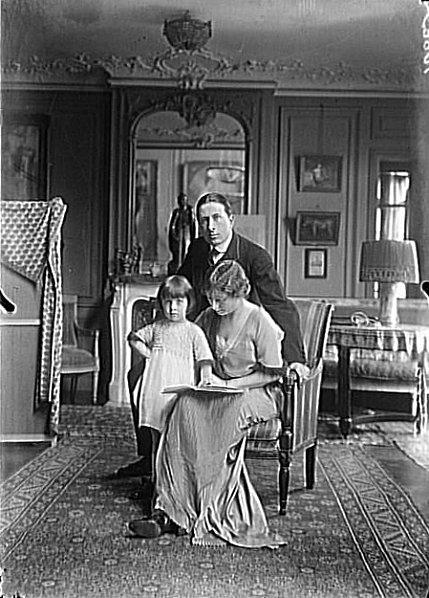 William-Ablett-chez-lui-avec-sa-famille--par-Vizzanova-Fran.jpg