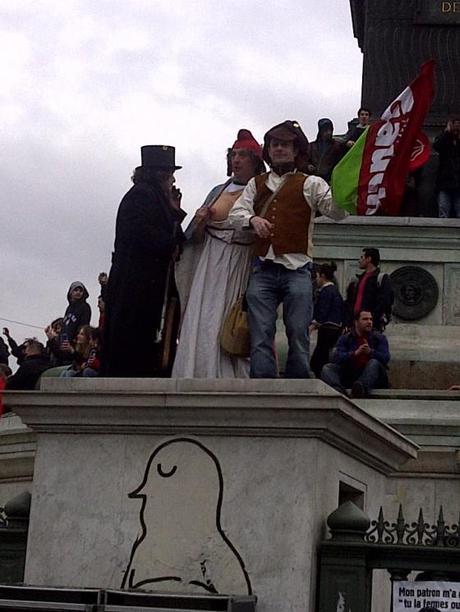 Pour une VIème République, une #Bastille en rouge, images et mouvements – Vive l’ #insurrection populaire !