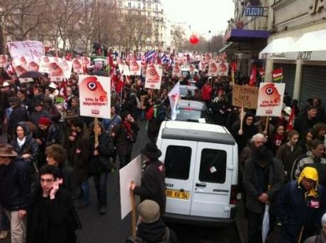 Pour une VIème République, une #Bastille en rouge, images et mouvements – Vive l’ #insurrection populaire !