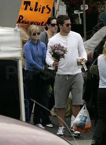 Jon Hamm et January Jones à une soirée célébrant la série “Mad Men” / Le faux-couple Reese Witherspoon et Jake Gyllenhaal au marché
