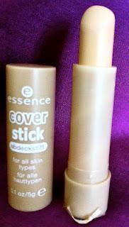 Revue maquillage : le cover stick  Essence