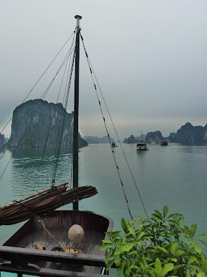 Sur les traces de Papi à la baie d'Along