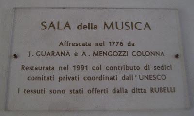 Salle de musique de l'Ospedaletto, édifiée en 1776-1777 ; fresques de Jacopo Guarana, trompe l'oeil d'Agostino Mengozi Colonna