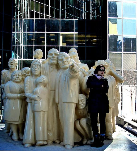 Monuments_montréalais, Foule_illuminée 6